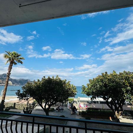 Case Vacanze Di Isabella Stoia Giardini Naxos Bagian luar foto