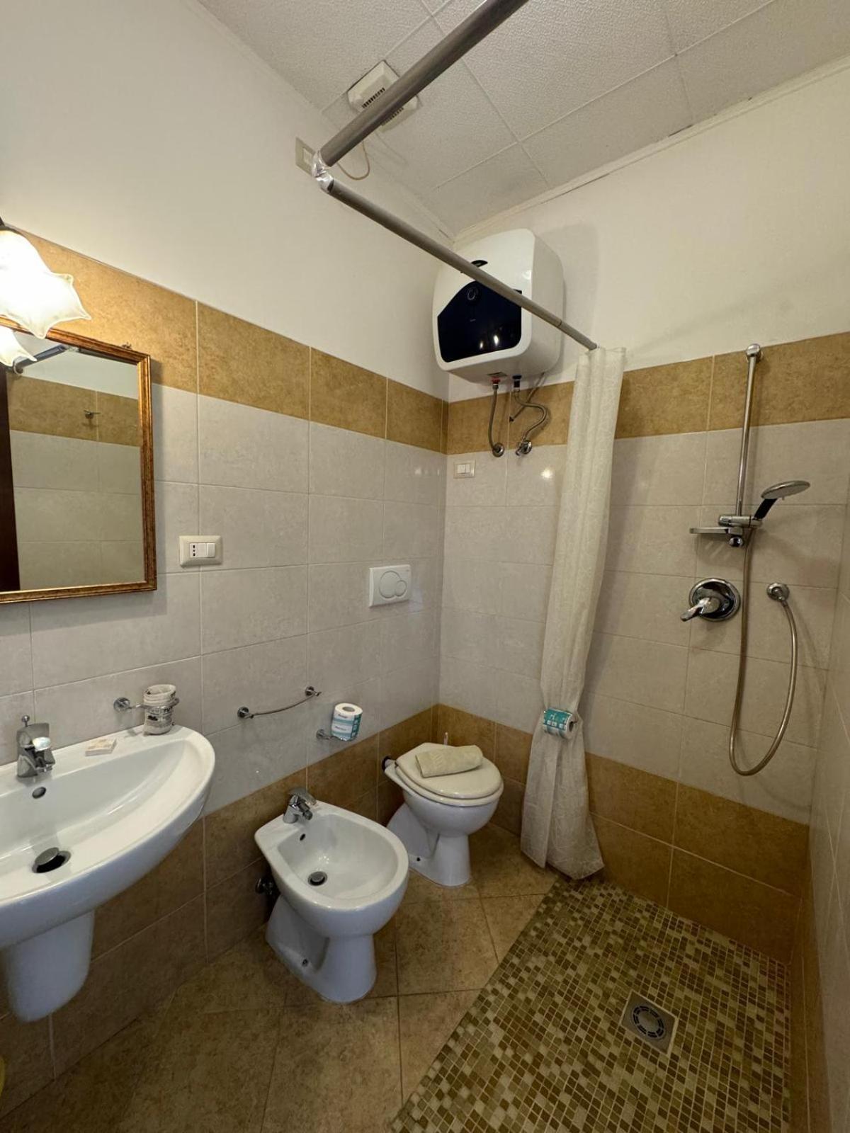 Case Vacanze Di Isabella Stoia Giardini Naxos Bagian luar foto