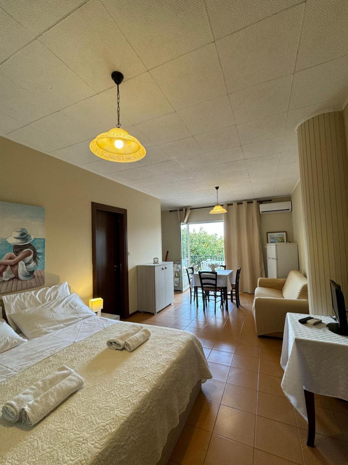 Case Vacanze Di Isabella Stoia Giardini Naxos Bagian luar foto