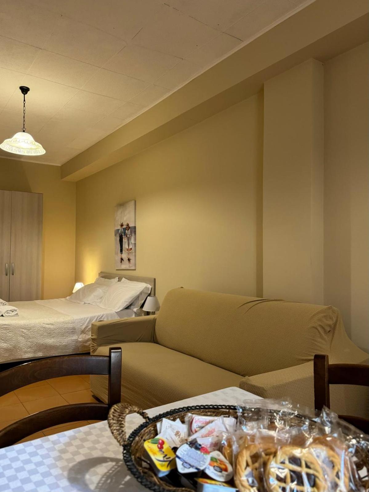 Case Vacanze Di Isabella Stoia Giardini Naxos Bagian luar foto