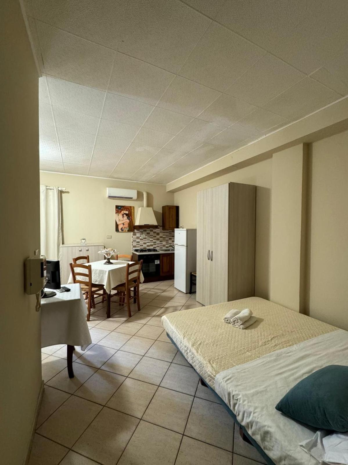 Case Vacanze Di Isabella Stoia Giardini Naxos Bagian luar foto
